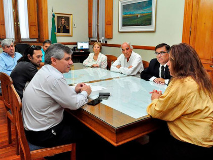 El Intendente Britos recibió a la Comisión de Asociados del Credicoop El Intendente Britos recibió a la Comisión de Asociados del Credicoop