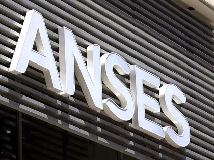 Jubilados comienzan a cobrar su haber con el aumento del 15,35% Jubilados comienzan a cobrar su haber con el aumento del 15,35%