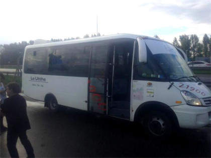 Apedrearon una combi de pasajeros de Bragado y de milagro no hubo heridos Apedrearon una combi de pasajeros de Bragado y de milagro no hubo heridos
