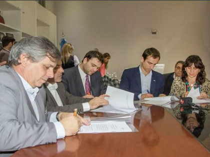 Chivilcoy firmó un convenio de colaboración sanitaria, y apunta a regionalizar Neonatología Chivilcoy firmó un convenio de colaboración sanitaria, y apunta a regionalizar Neonatología