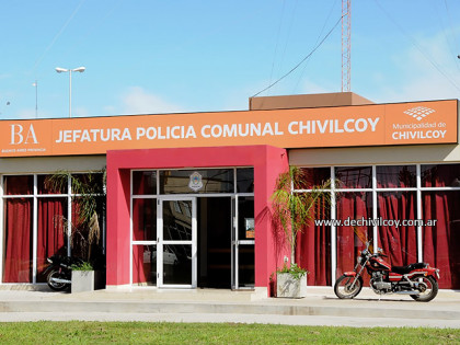 Personal policial investiga una causa por daño Personal policial investiga una causa por daño