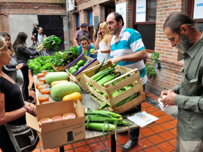 Se realizó la “Feria de la Huerta a la Mesa” organizada por la Dirección de la Producción Se realizó la “Feria de la Huerta a la Mesa” organizada por la Dirección de la Producción