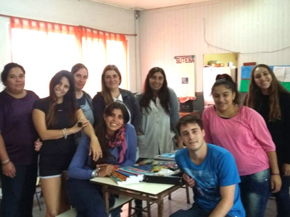 Unión de Jóvenes por Chivilcoy entregó útiles a escuelas Unión de Jóvenes por Chivilcoy entregó útiles a escuelas