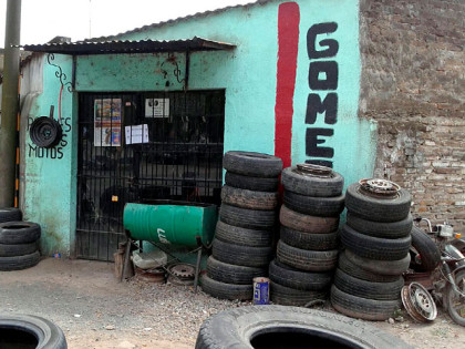Clausuran una gomería por falta de habilitación comercial Clausuran una gomería por falta de habilitación comercial