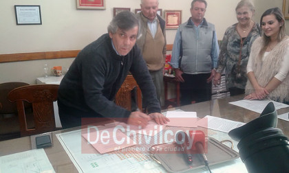 Firmaron contratos para siembra en banquinas Firmaron contratos para siembra en banquinas