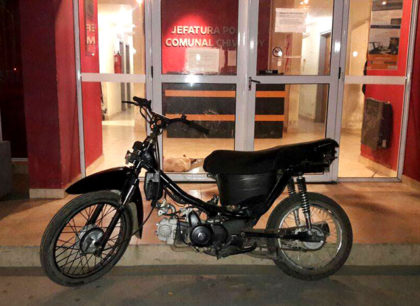 Personal policial recupera una motocicleta sustraída Personal policial recupera una motocicleta sustraída