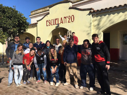 Unión de Jóvenes por Chivilcoy pintó la Escuela 20 Unión de Jóvenes por Chivilcoy pintó la Escuela 20