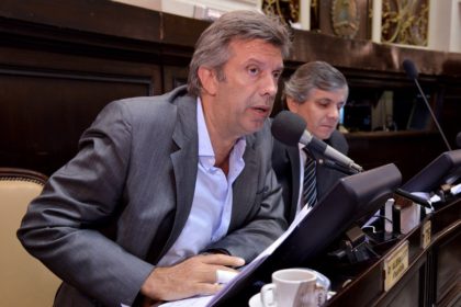 Britos presentará un recurso de amparo por el servicio de agua Britos presentará un recurso de amparo por el servicio de agua