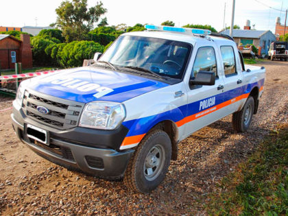 Colisión entre una camioneta y una motocicleta con dos personas heridas Colisión entre una camioneta y una motocicleta con dos personas heridas