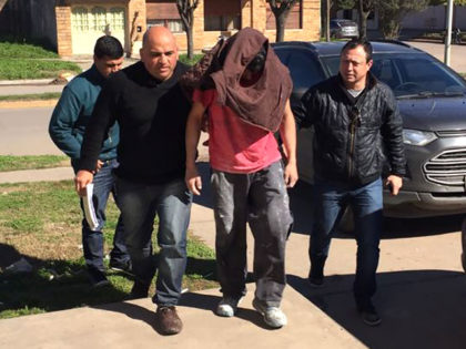Dos detenidos por el robo de una motocicleta Dos detenidos por el robo de una motocicleta