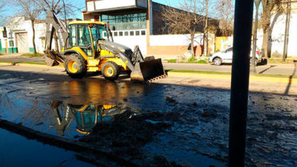 Obras públicas colaboró para resolver un corte de agua Obras públicas colaboró para resolver un corte de agua