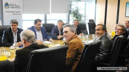 El gobierno y la CGT establecen un paréntesis de 10 días y el paro queda en suspenso El gobierno y la CGT establecen un paréntesis de 10 días y el paro queda en suspenso