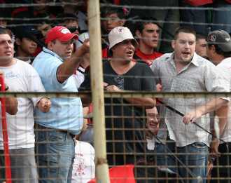 Infierno en Newell`s Old Boys: un dirigente quiere dejar el país Infierno en Newell`s Old Boys: un dirigente quiere dejar el país