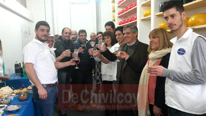 El intendente Guillermo Britos visitó las instalaciones de Lácteos Los Oliverio El intendente Guillermo Britos visitó las instalaciones de Lácteos Los Oliverio