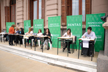 Oficinas municipales salen a la calle para atender vecinos Oficinas municipales salen a la calle para atender vecinos