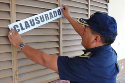 Clausuran un kiosco por falta de habilitación municipal y venta de bebidas alcohólicas Clausuran un kiosco por falta de habilitación municipal y venta de bebidas alcohólicas