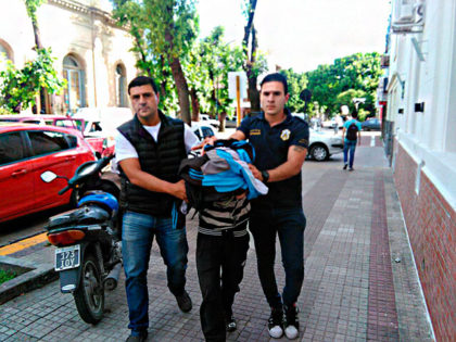 Realizan varios allanamientos y detienen a una persona Realizan varios allanamientos y detienen a una persona