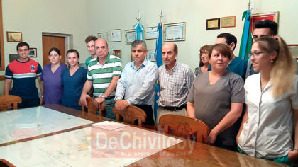 Reconocimiento a egresados de Enfermería Reconocimiento a egresados de Enfermería