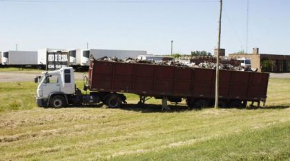 Se despistó un camión con chatarra que se dirigía a Bragado Se despistó un camión con chatarra que se dirigía a Bragado