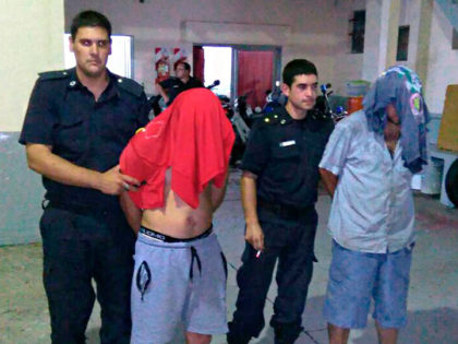 Dos sujetos detenidos por robo con arma blanca Dos sujetos detenidos por robo con arma blanca