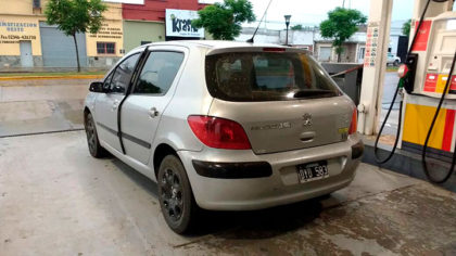 Detienen a dos personas por hurto de automotor Detienen a dos personas por hurto de automotor