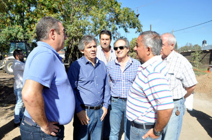 Britos recorrió obras de cordón cuneta y estabilizado de piedra Britos recorrió obras de cordón cuneta y estabilizado de piedra