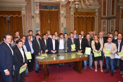 El Intendente Britos firmó un convenio para la construcción de viviendas sociales en lotes municipales El Intendente Britos firmó un convenio para la construcción de viviendas sociales en lotes municipales