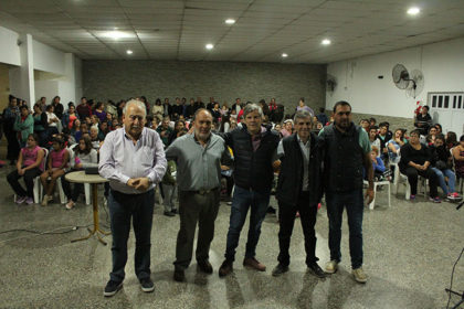 El intendente entregó becas en Moquehuá El intendente entregó becas en Moquehuá
