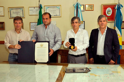 Reconocimiento a Esteban Genaro por su ayuda en Perú Reconocimiento a Esteban Genaro por su ayuda en Perú