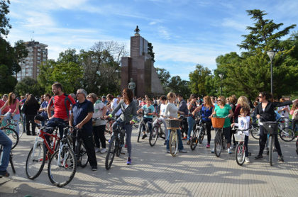 Se realizó la Bicicleteada Familiar por las Plazas de nuestra ciudad Se realizó la Bicicleteada Familiar por las Plazas de nuestra ciudad