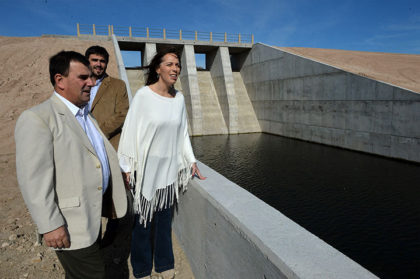 El Gobierno de la Provincia de Buenos Aires inauguró la presa “La Isidora”, que protegerá de las inundaciones a la ciudad de Azul El Gobierno de la Provincia de Buenos Aires inauguró la presa “La Isidora”, que protegerá de las inundaciones a la ciudad de Azul