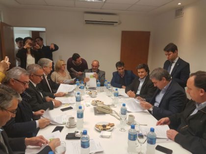 Intendentes del Frente Renovador firmaron convenios por obra pública con el gobierno provincial Intendentes del Frente Renovador firmaron convenios por obra pública con el gobierno provincial