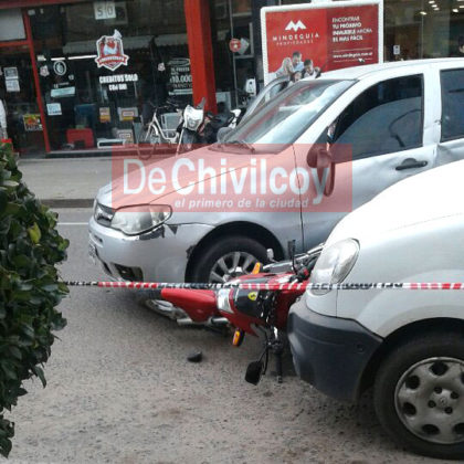 Choque en la esquina de Bolívar y Pellegrini Choque en la esquina de Bolívar y Pellegrini