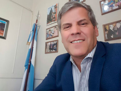 Britos presentó un proyecto de Ley para sumar el Lenguaje de Señas a la educación primaria Britos presentó un proyecto de Ley para sumar el Lenguaje de Señas a la educación primaria