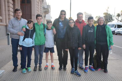 Alfredo De Lillo recibió a jóvenes competidores de atletismo item-thumbnail