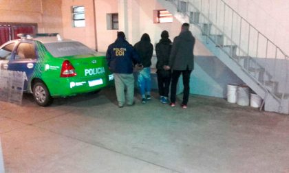 Detienen a dos personas vinculadas con el robo del autoservicio La Razón Detienen a dos personas vinculadas con el robo del autoservicio La Razón