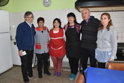 El intendente entregó 180 mil pesos al CEC 801 El intendente entregó 180 mil pesos al CEC 801