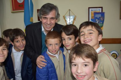 El intendente recibió a alumnos del Colegio Comienzos El intendente recibió a alumnos del Colegio Comienzos