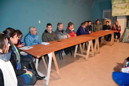 Guillermo Britos y su gabinete se reunieron con vecinos del Barrio Cielos del Sur Guillermo Britos y su gabinete se reunieron con vecinos del Barrio Cielos del Sur