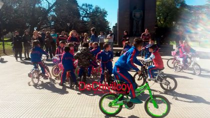 El Jardín de Infantes “Santa Cecilia” organizó una “bicicleteada” para concientizar El Jardín de Infantes “Santa Cecilia” organizó una “bicicleteada” para concientizar