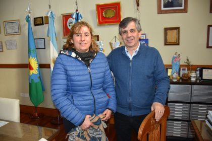 Vecina del Barrio Sud agradeció obra de cloacas al intendente Vecina del Barrio Sud agradeció obra de cloacas al intendente