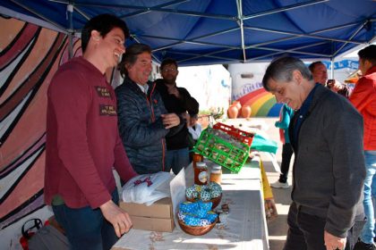 El intendente visitó la feria “De la Huerta a la Mesa” El intendente visitó la feria “De la Huerta a la Mesa”