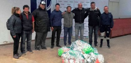 Ferro entregó material deportivo a varios clubes de Chivilcoy Ferro entregó material deportivo a varios clubes de Chivilcoy