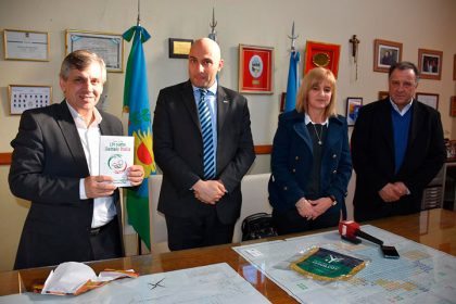 El intendente Guillermo Britos recibió al cónsul italiano Iacopo Foti El intendente Guillermo Britos recibió al cónsul italiano Iacopo Foti