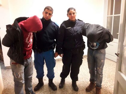 Dos personas detenidas por el robo de un teléfono celular Dos personas detenidas por el robo de un teléfono celular