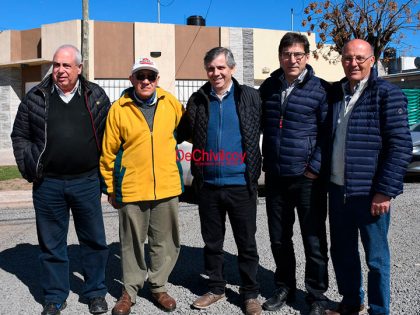 Recorrida por obra de cordón cuneta y piedra caliza en el Barrio Once Tigres Recorrida por obra de cordón cuneta y piedra caliza en el Barrio Once Tigres