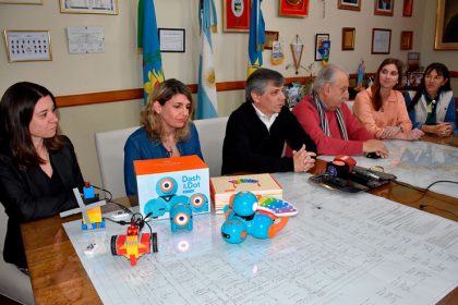 Entrega de robots educativos a Jardines municipales Entrega de robots educativos a Jardines municipales