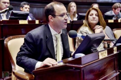 Presentan proyecto de Ley para prohibir cajeros automáticos en Salas de Juego de la Provincia Presentan proyecto de Ley para prohibir cajeros automáticos en Salas de Juego de la Provincia