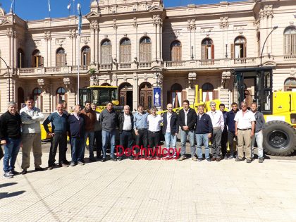 Llegaron nuevas maquinarias para la Secretaría de Obras Públicas Llegaron nuevas maquinarias para la Secretaría de Obras Públicas