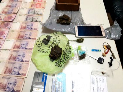 Aprehenden a un menor por tenencia de drogas, dinero en efectivo y otros elementos Aprehenden a un menor por tenencia de drogas, dinero en efectivo y otros elementos